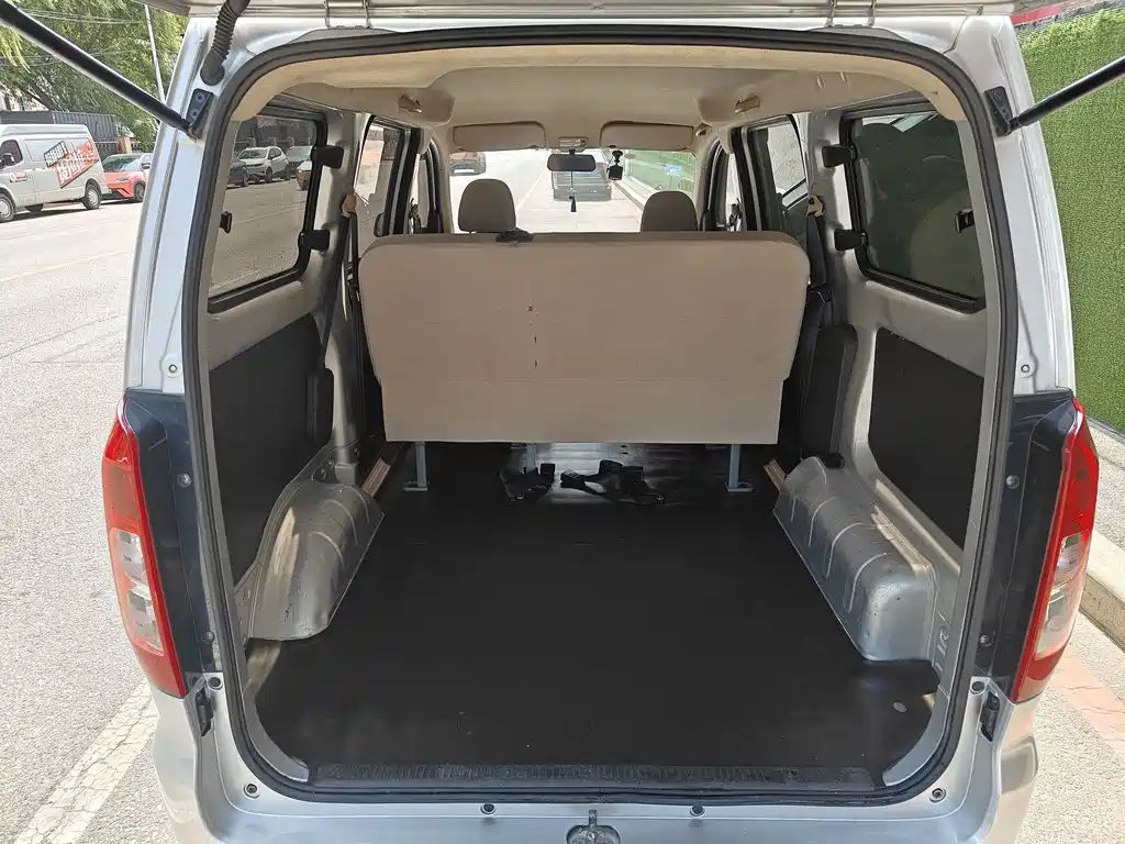 Wuling Hongguang V — миниатюра 3