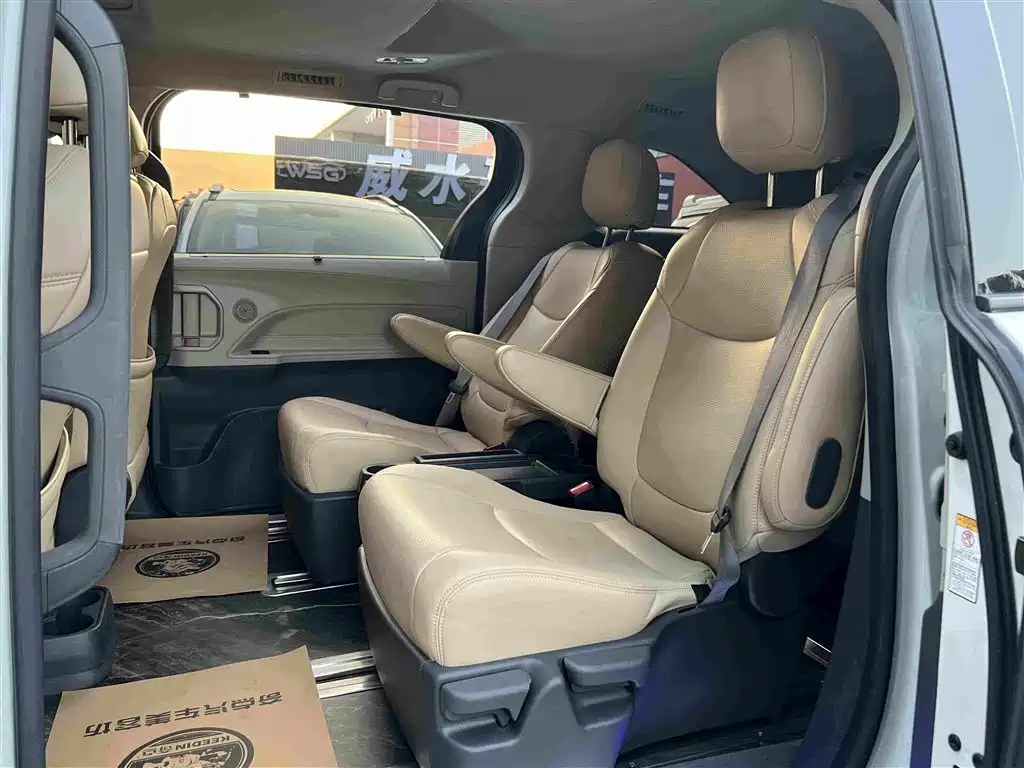 Toyota Sienna — миниатюра 16