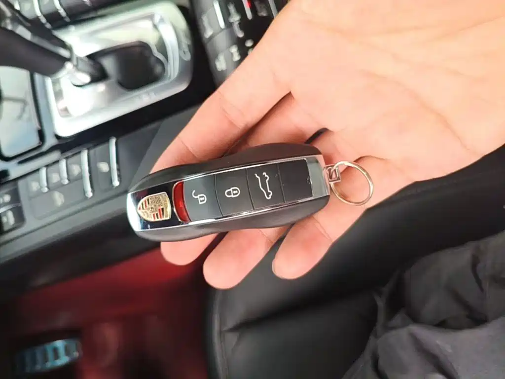 Porsche Cayenne — миниатюра 9