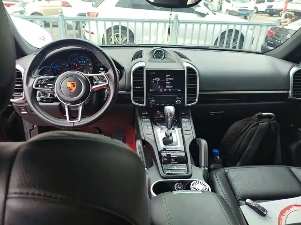 Porsche Cayenne — миниатюра 10