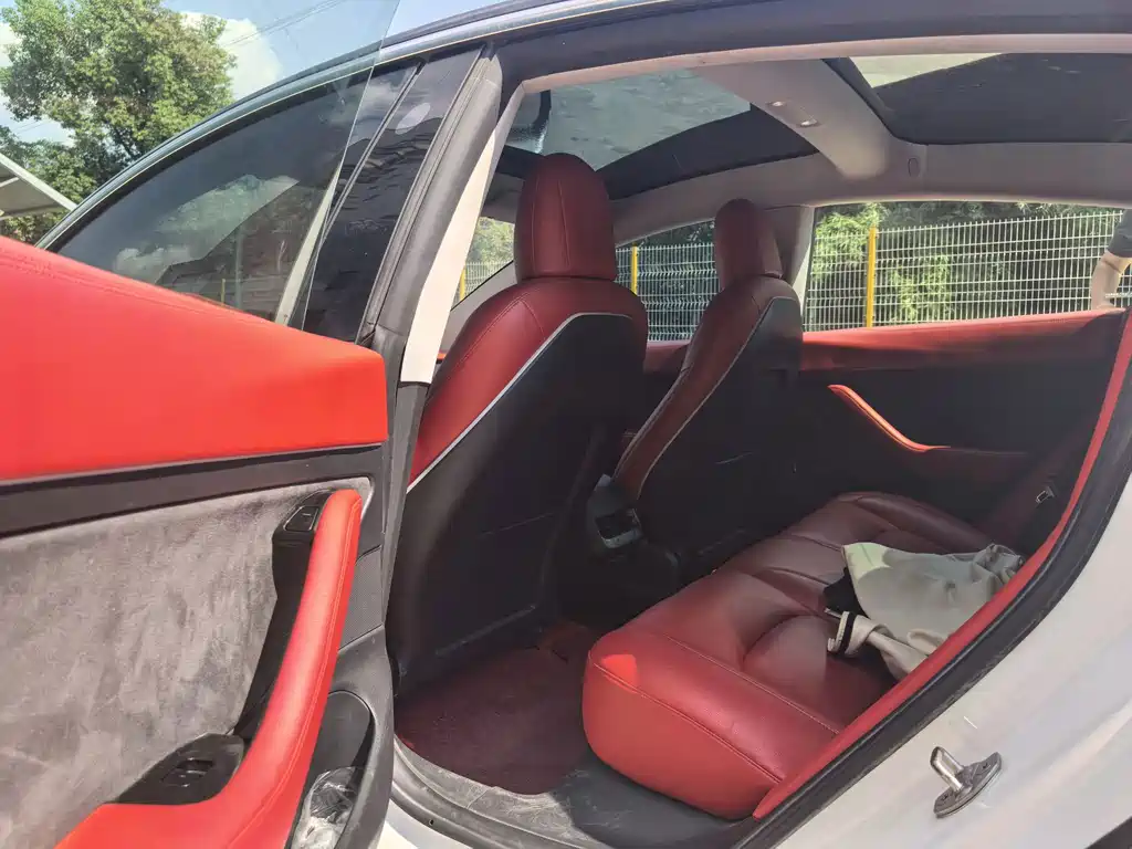 Tesla Model 3 — миниатюра 7