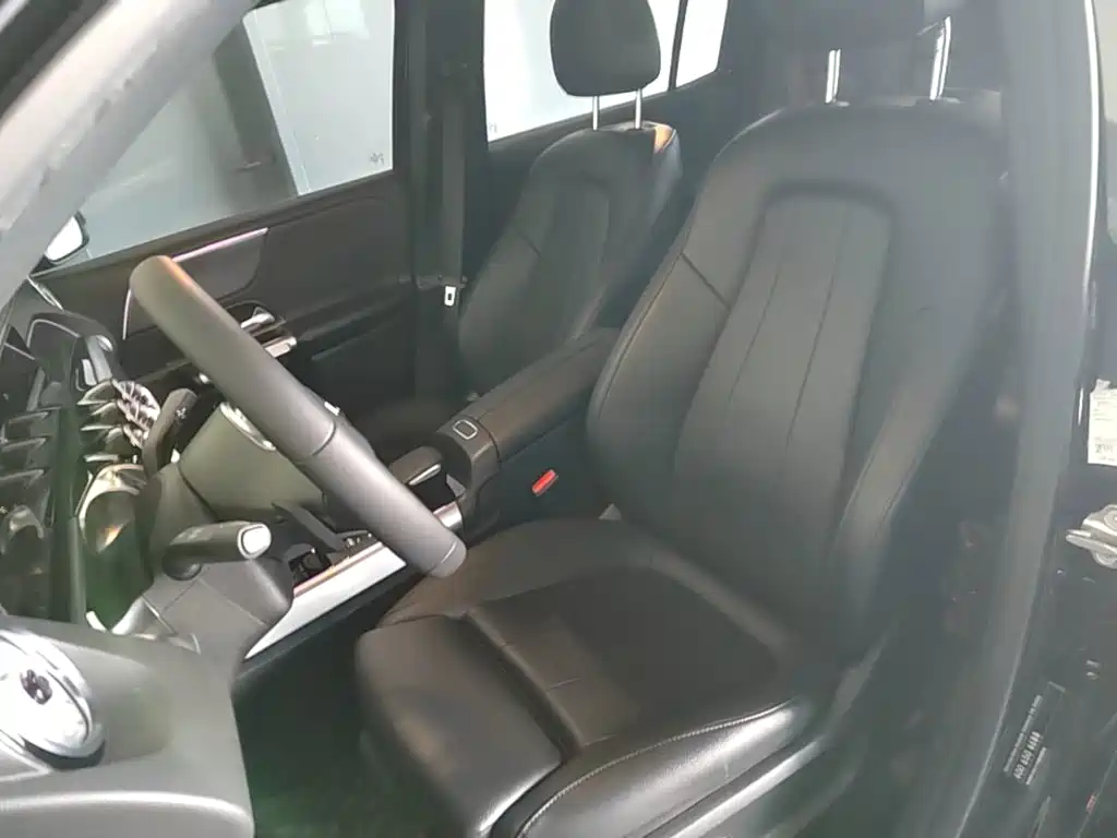 Mercedes-Benz GLB — миниатюра 20