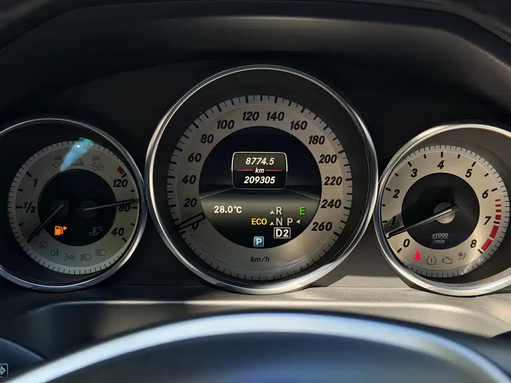 Mercedes-Benz E-Class — миниатюра 18