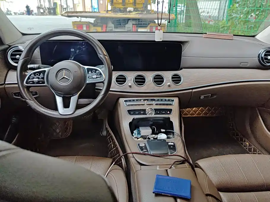 Mercedes-Benz E-Class — миниатюра 12