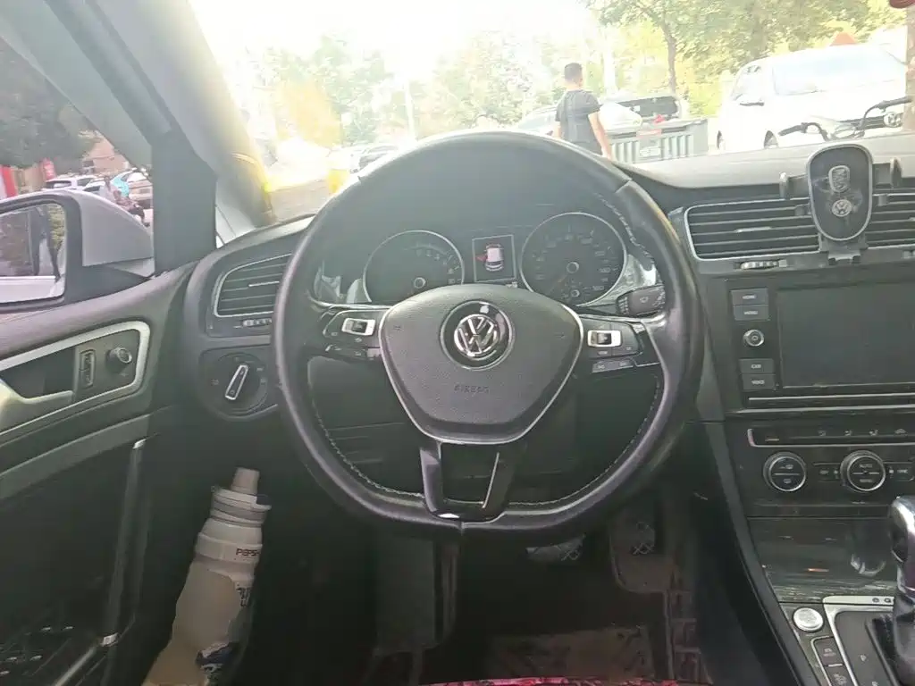 Volkswagen Golf EV — миниатюра 3