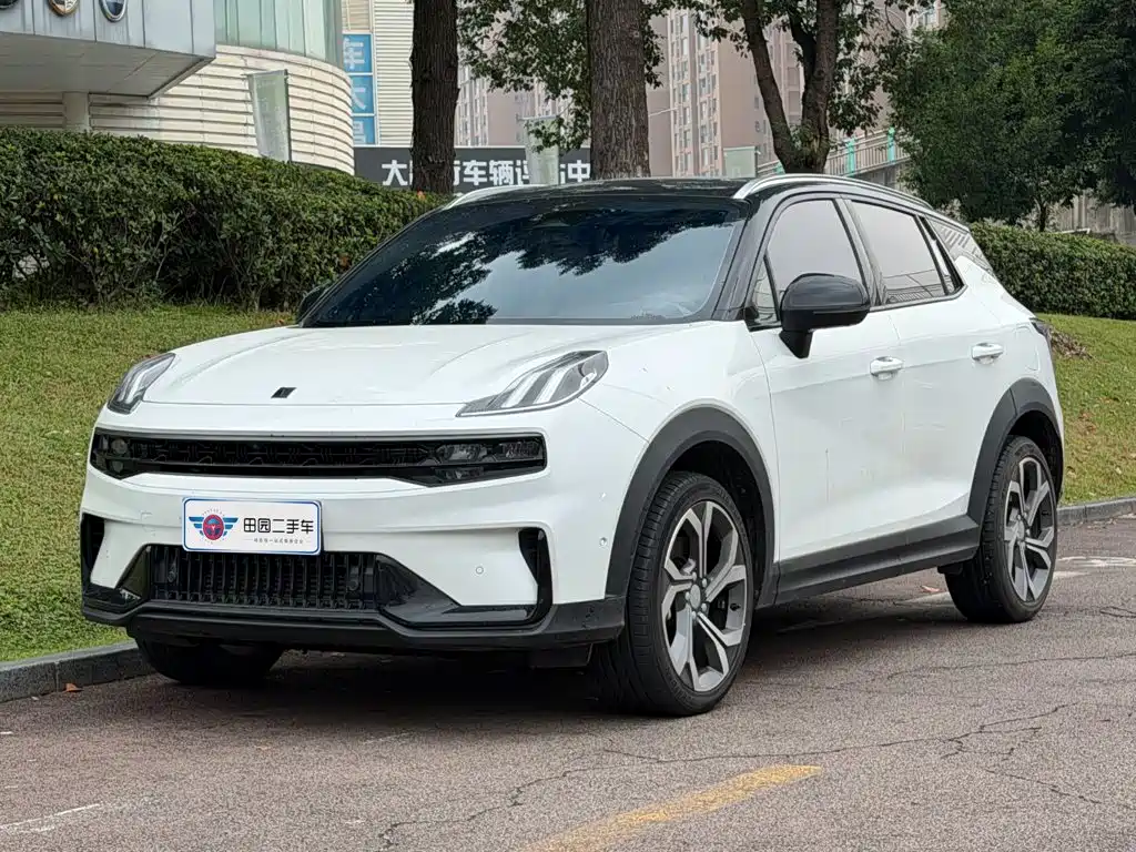 Lynk & Co 06