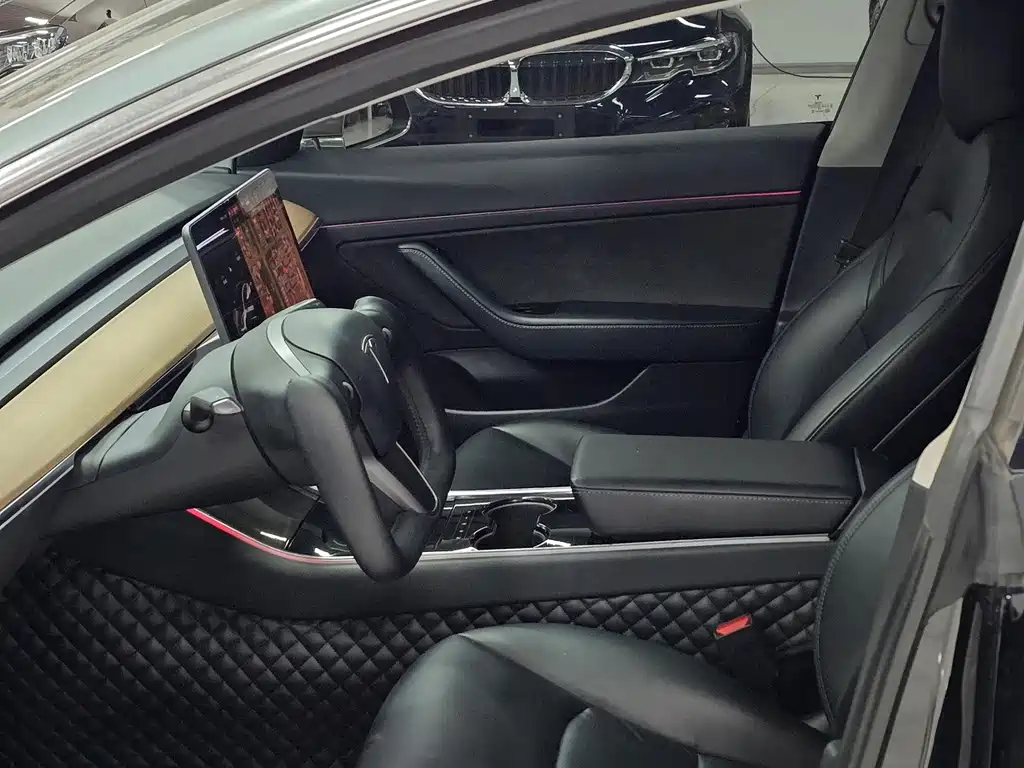 Tesla Model 3 — миниатюра 4