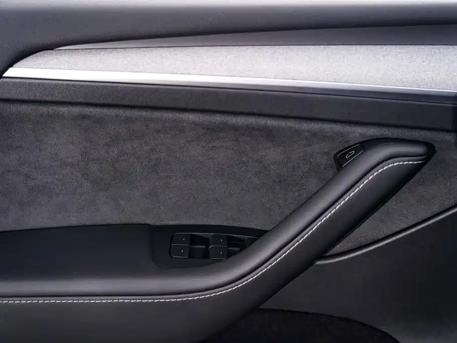 Tesla Model Y — миниатюра 26