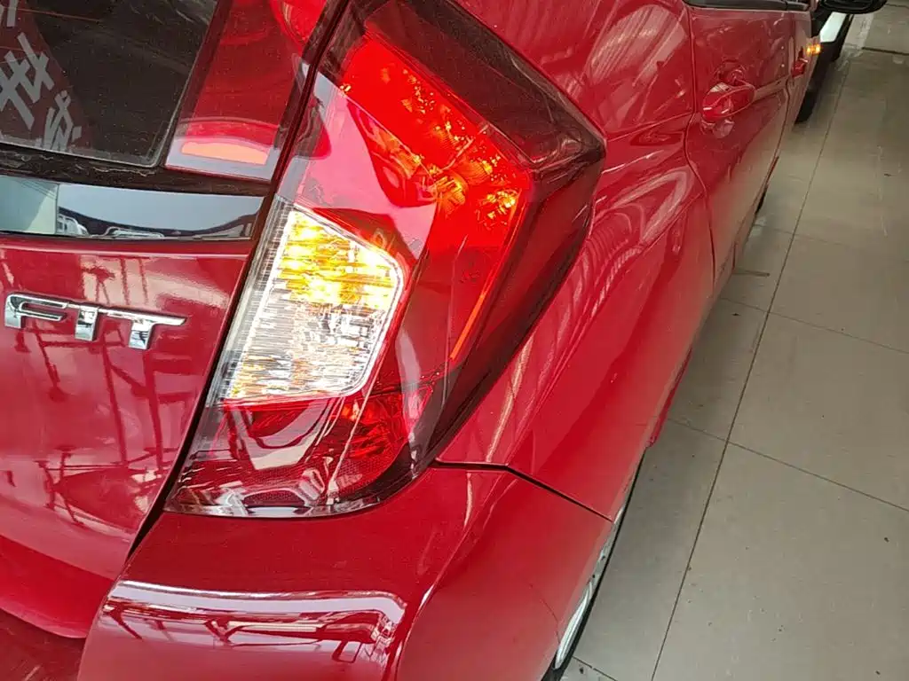 Honda Fit — миниатюра 8