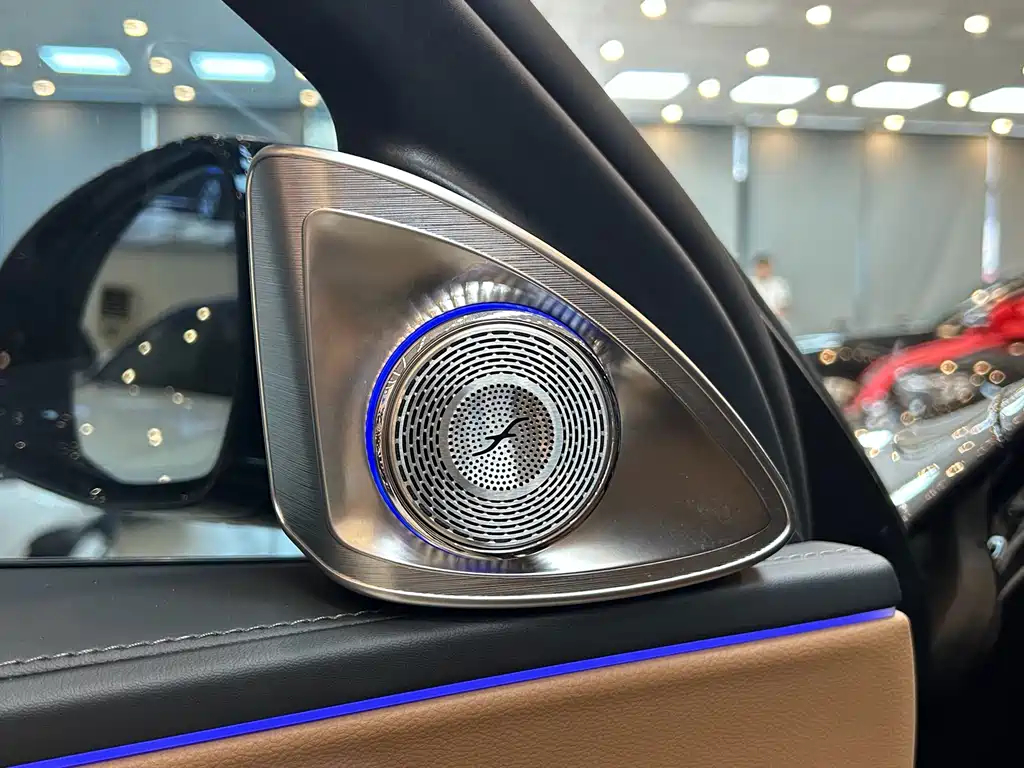 Mercedes-Benz E-Class — миниатюра 7