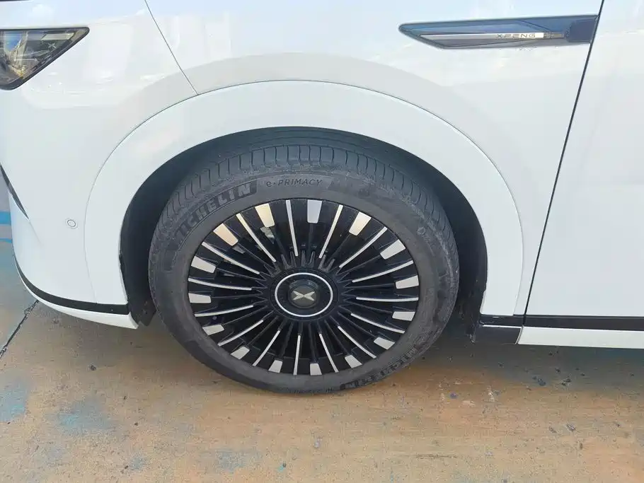 XPeng X9 — миниатюра 6