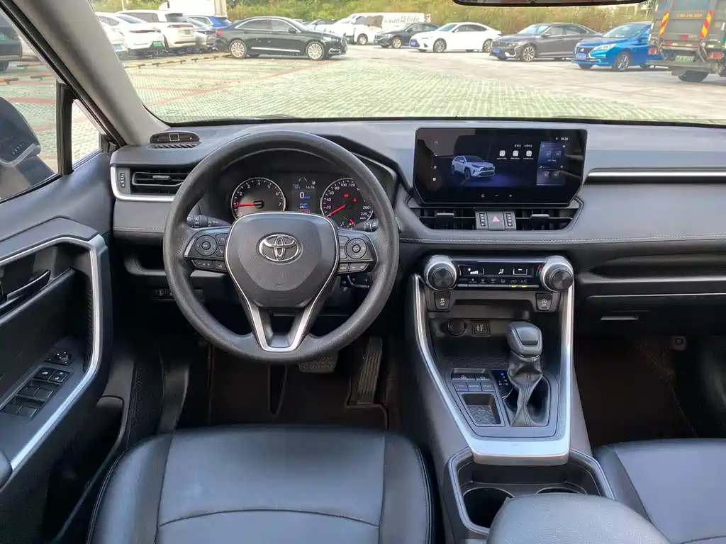 Toyota RAV4 — миниатюра 7
