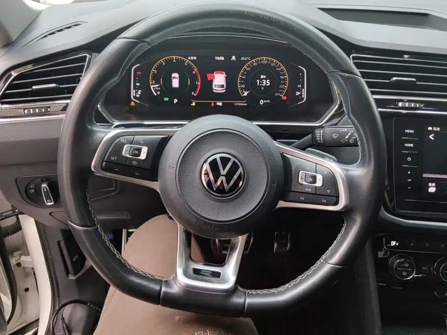 Volkswagen Tiguan L — миниатюра 15