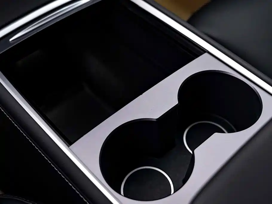 Tesla Model Y — миниатюра 22