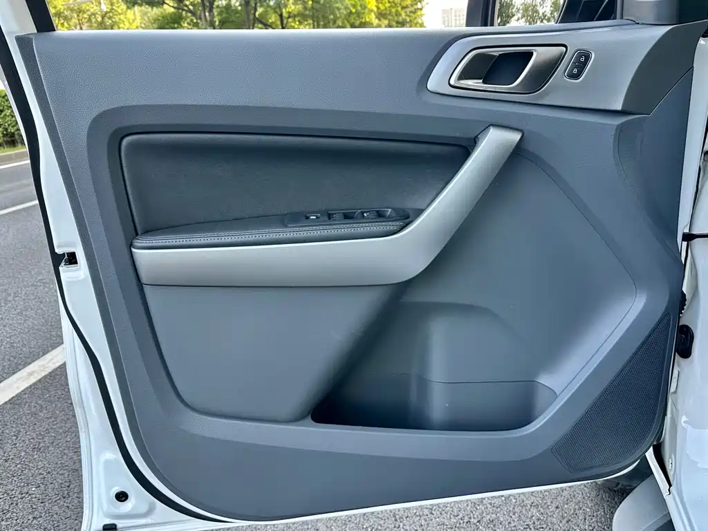 Ford Everest — миниатюра 11