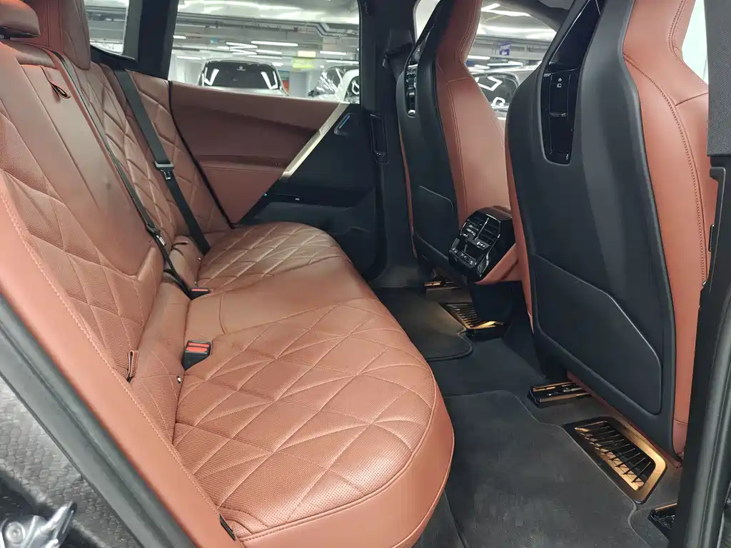 BMW iX M60 — миниатюра 11