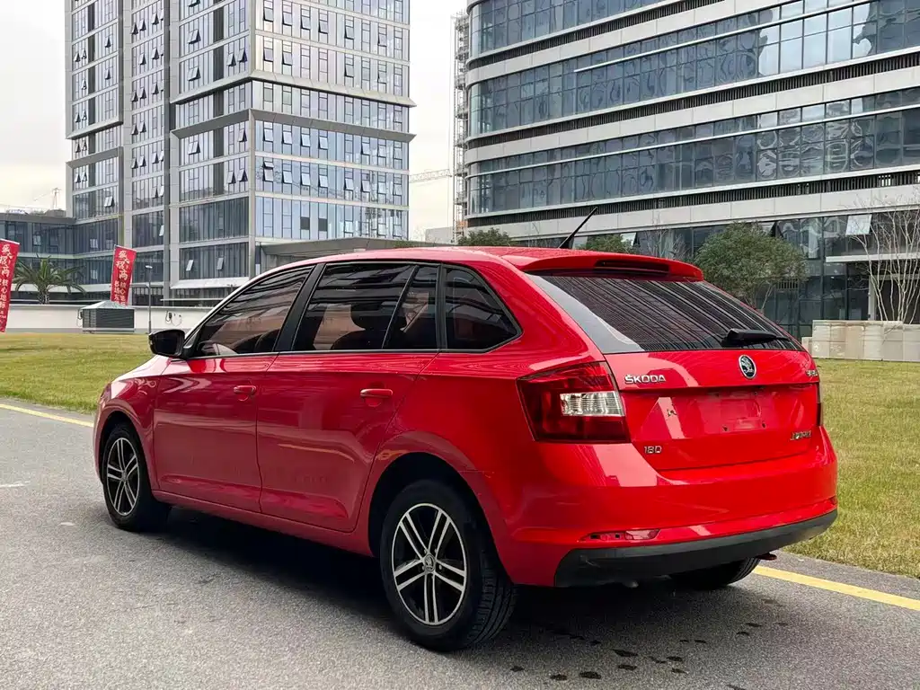 Skoda Rapid Spaceback 1.6L Auto Standard Edition, фото 5