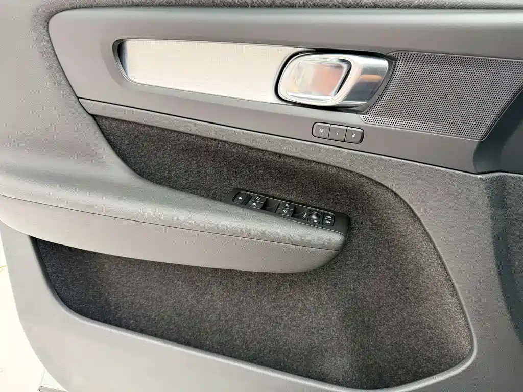 Volvo XC40 — миниатюра 15