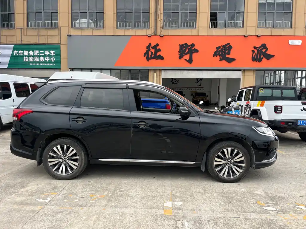 Mitsubishi Outlander — миниатюра 4