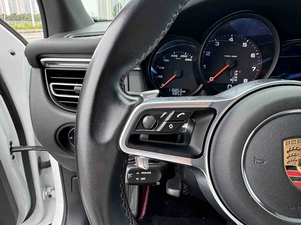 Porsche Macan — миниатюра 12