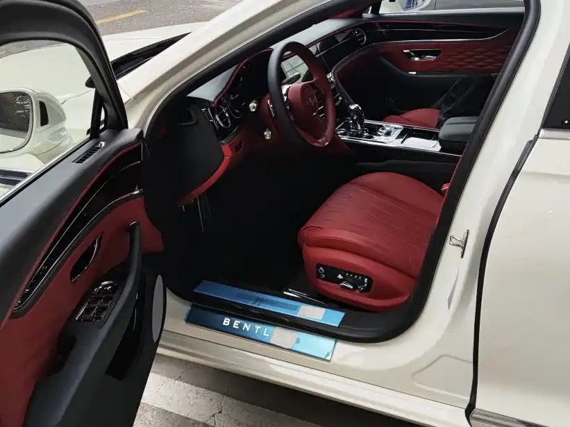 Bentley Flying Spur PHEV — миниатюра 4