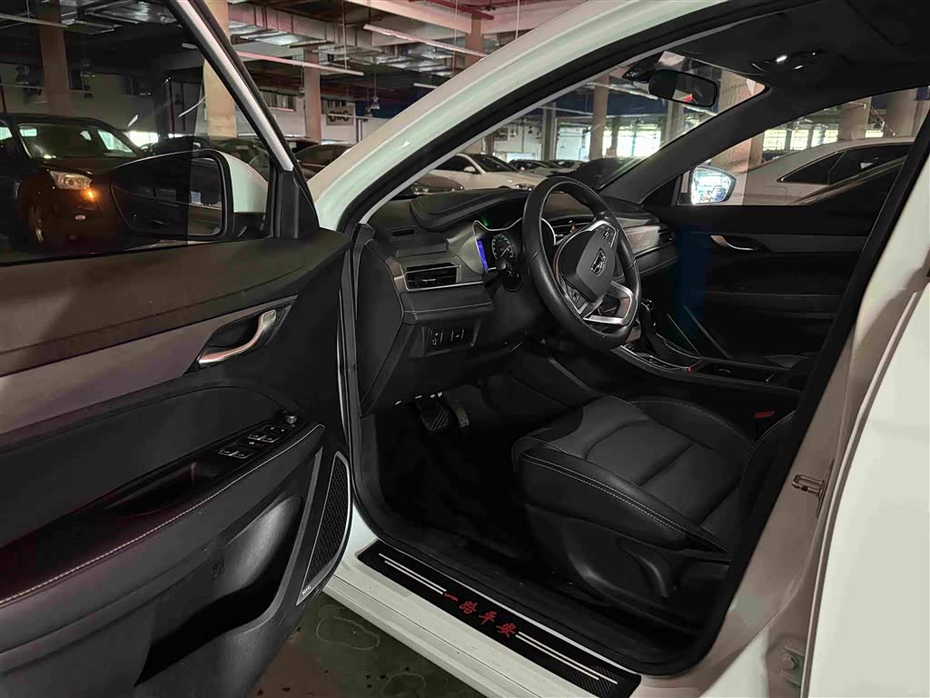 Geely Emgrand 1.5 л 2021 г. Белый, пробег 4000 км