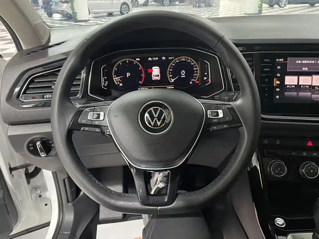 Volkswagen T-Roc — миниатюра 14