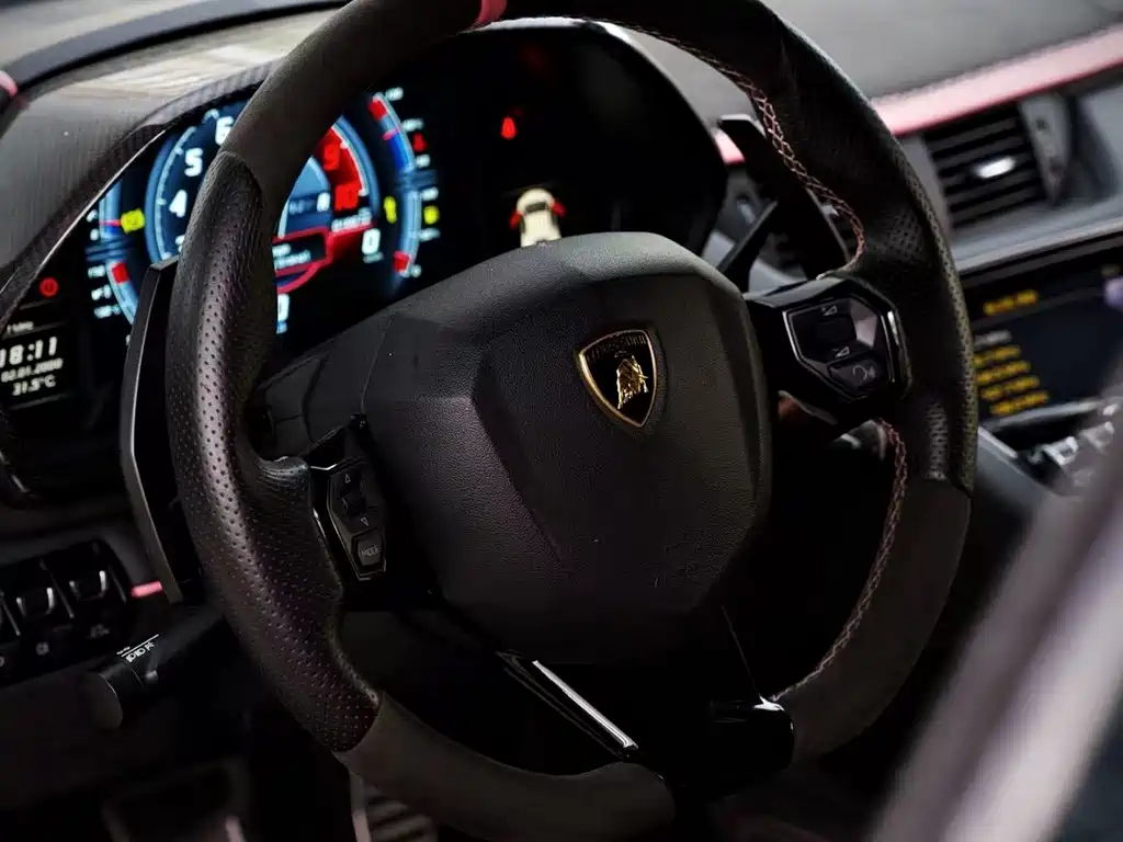 Lamborghini Aventador — миниатюра 7
