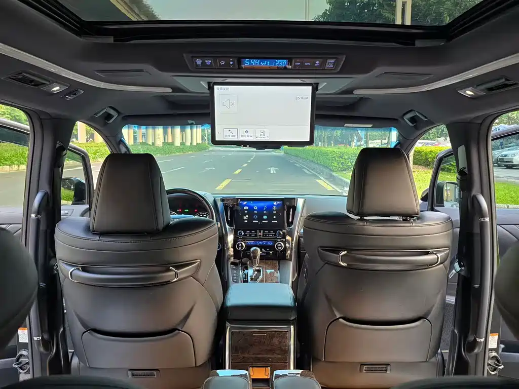 Toyota Vellfire — миниатюра 6