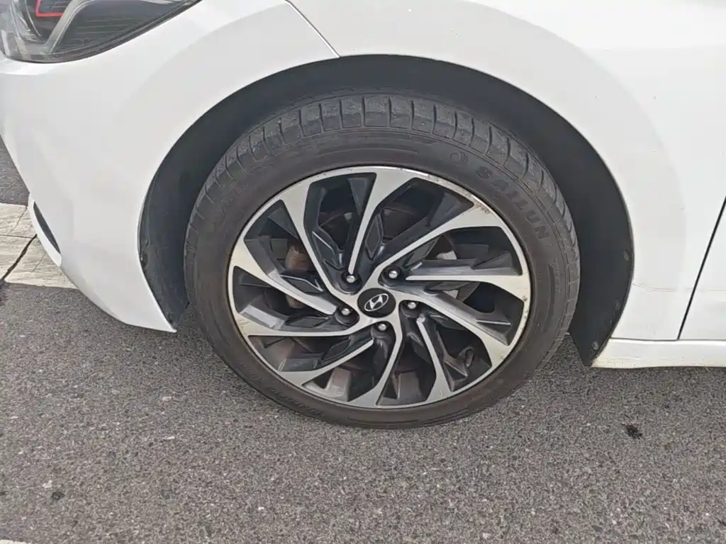 Hyundai Elantra — миниатюра 23