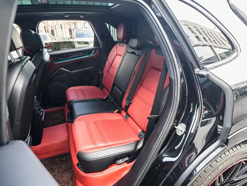 Porsche Cayenne — миниатюра 7