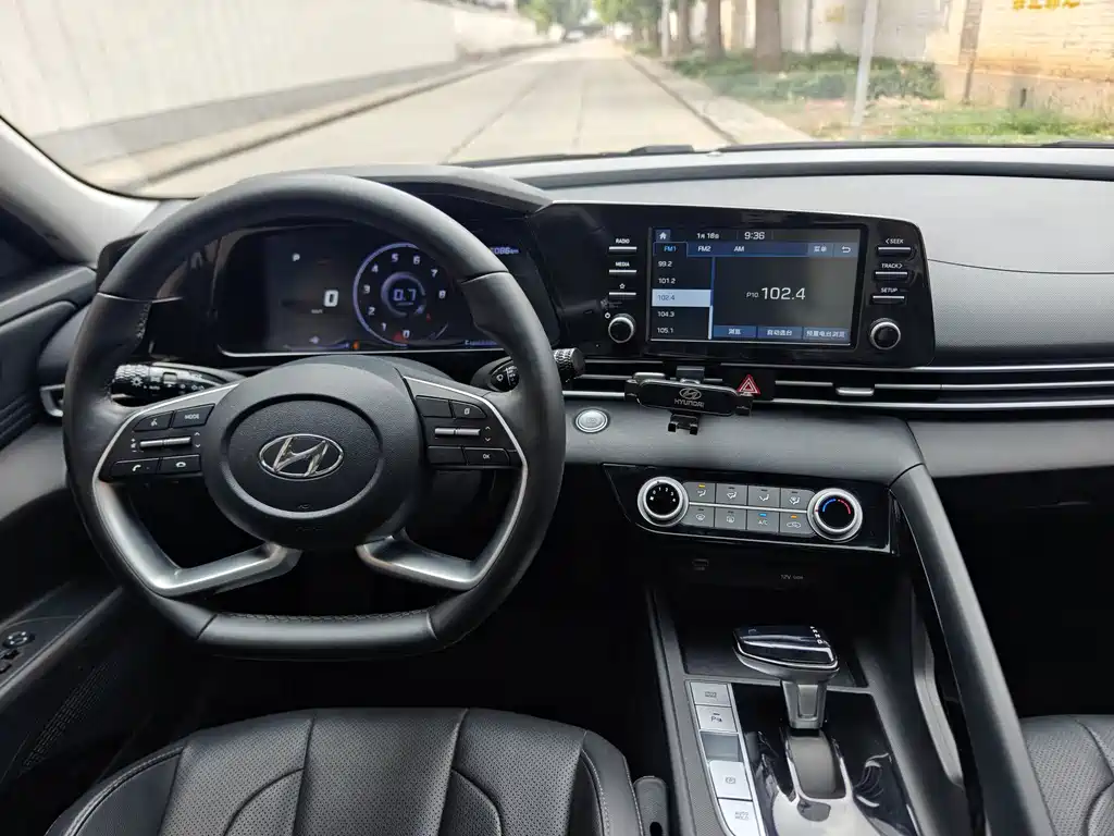 Hyundai Elantra — миниатюра 12