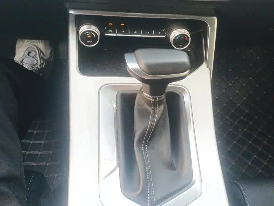 Geely Binyue — миниатюра 16