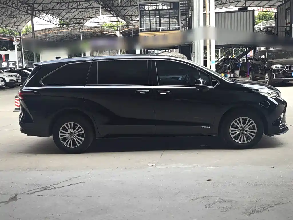 Toyota Sienna — миниатюра 4