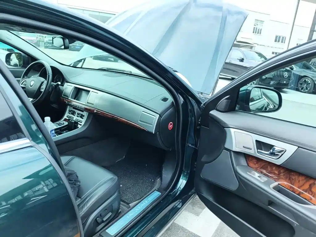 Jaguar XF — миниатюра 9