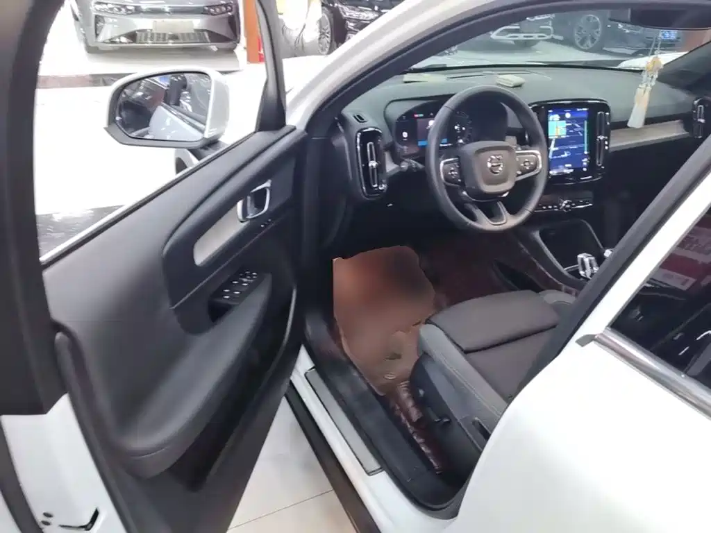 Volvo XC40 — миниатюра 16