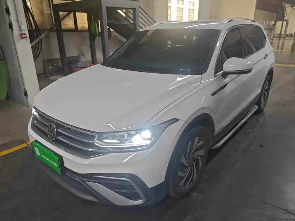 Volkswagen Tiguan L — миниатюра 2