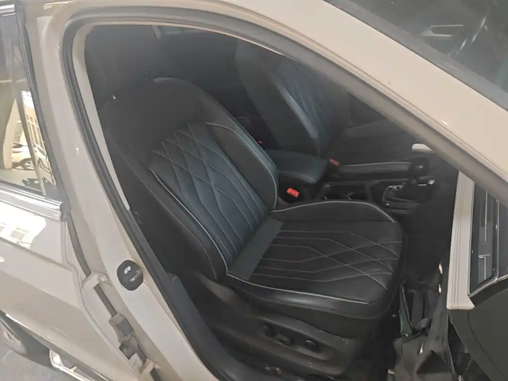 Volkswagen Tiguan L — миниатюра 25