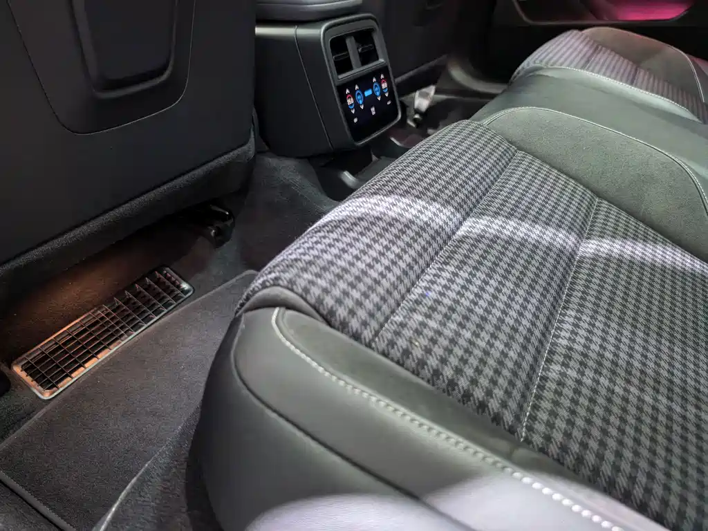 Porsche Taycan — миниатюра 17