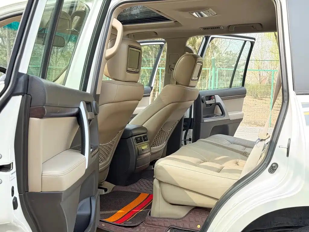 Toyota Land Cruiser 2011 5.7L