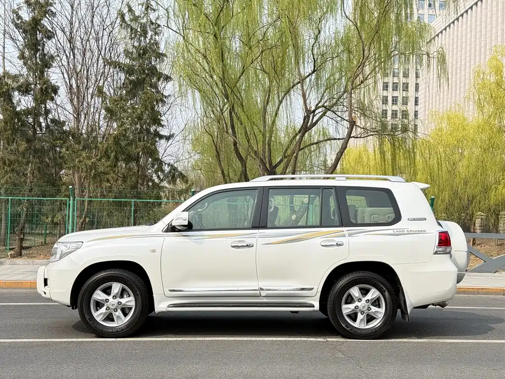 Toyota Land Cruiser 2011 5.7L