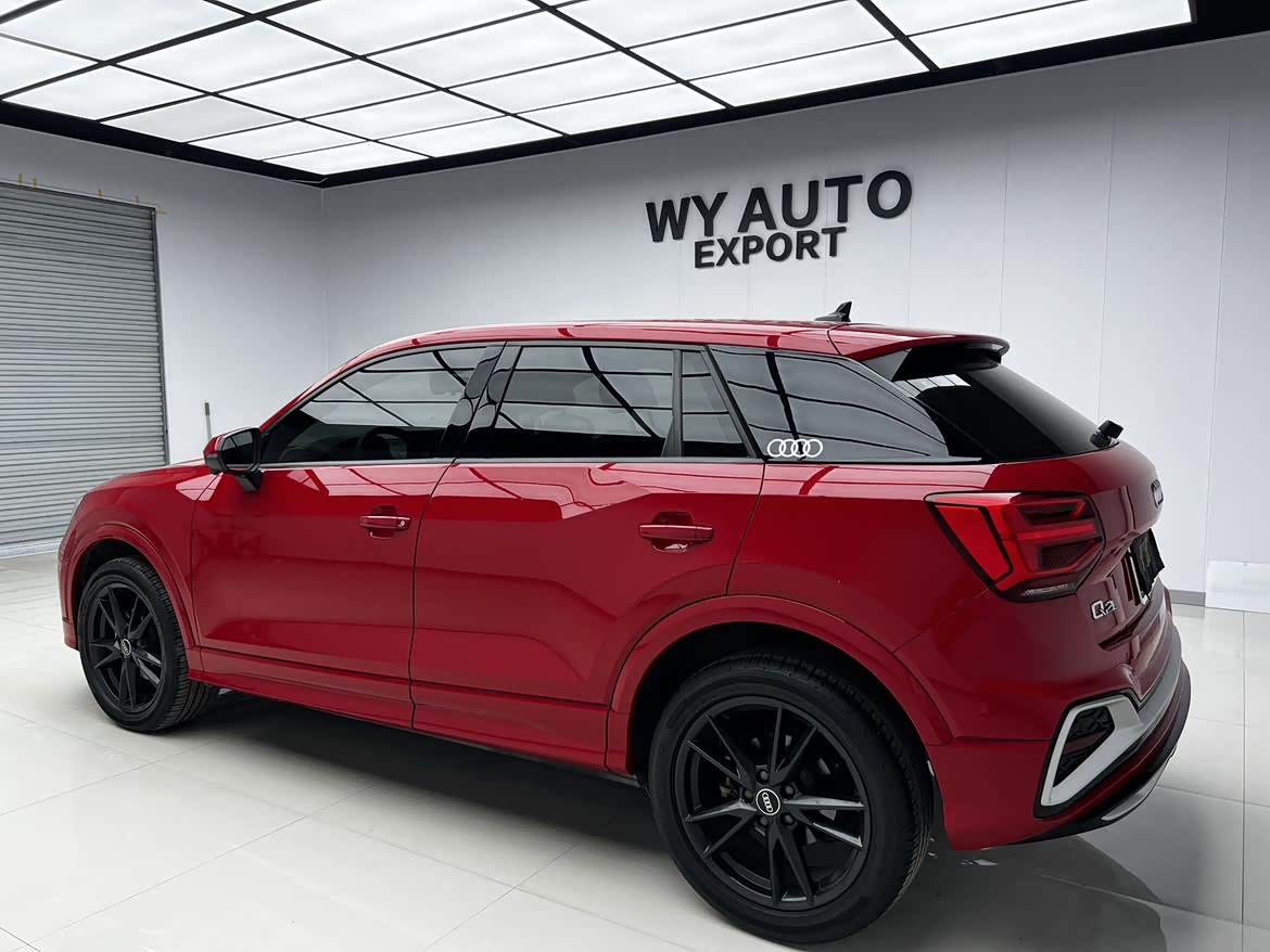 Audi Q2L 1.4 л 2021 г. красный/фиолетовый, пробег 10000 км