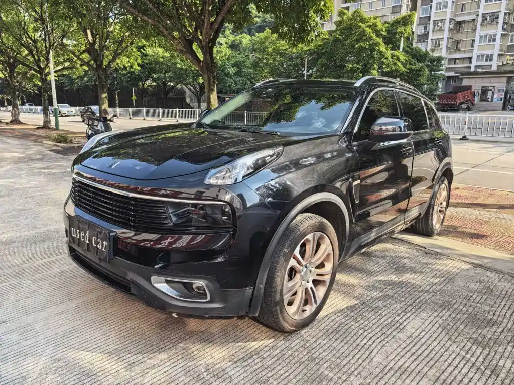Lynk & Co 01