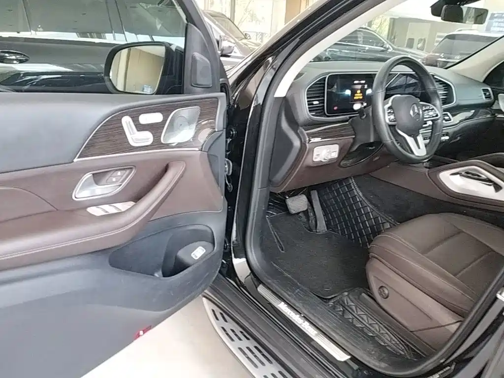 Mercedes-Benz GLE (Import) — миниатюра 16