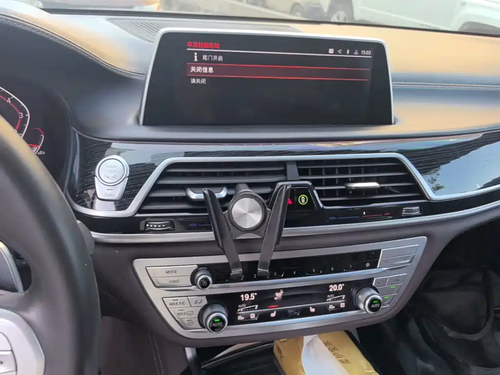 BMW 7 Series — миниатюра 13