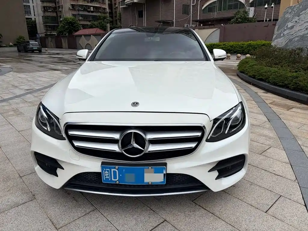 Mercedes-Benz E-Class — миниатюра 2