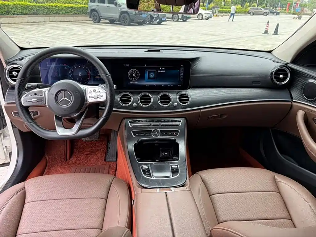 Mercedes-Benz E-Class — миниатюра 6