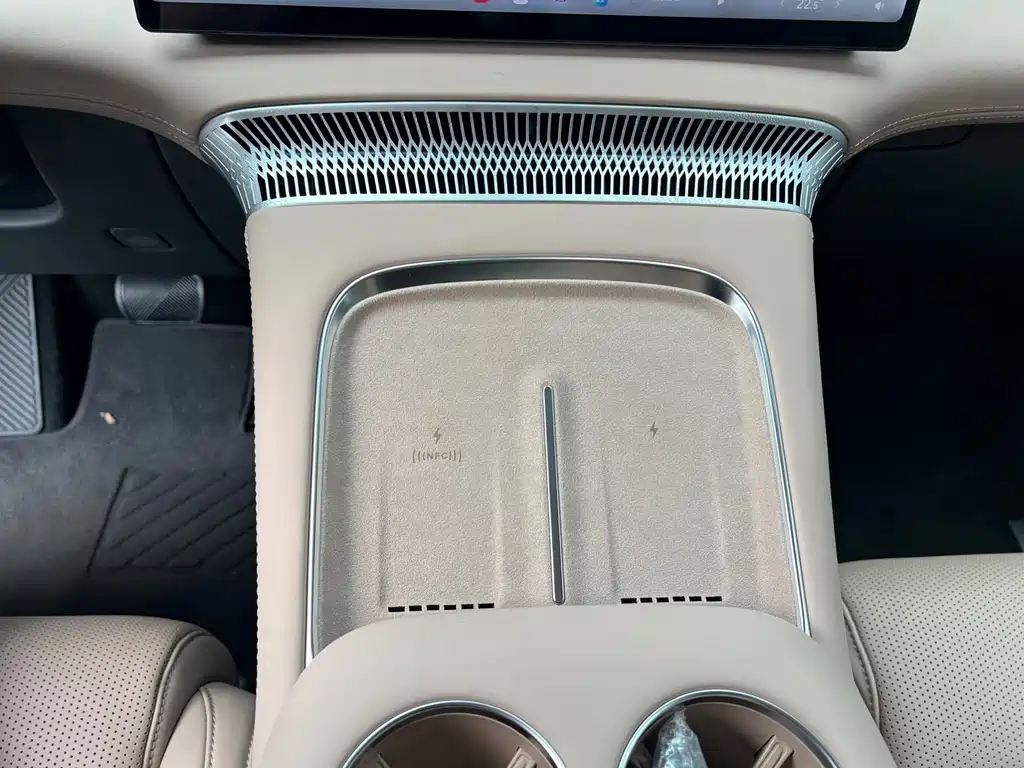 XPeng X9 — миниатюра 27