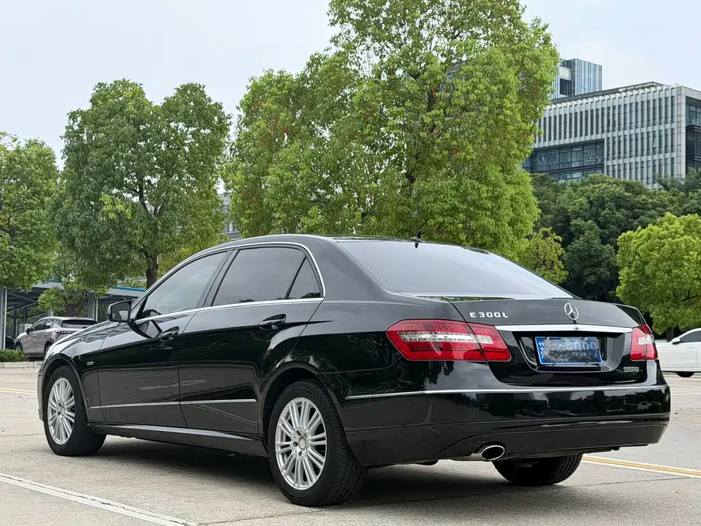 Mercedes-Benz E-Class — миниатюра 5