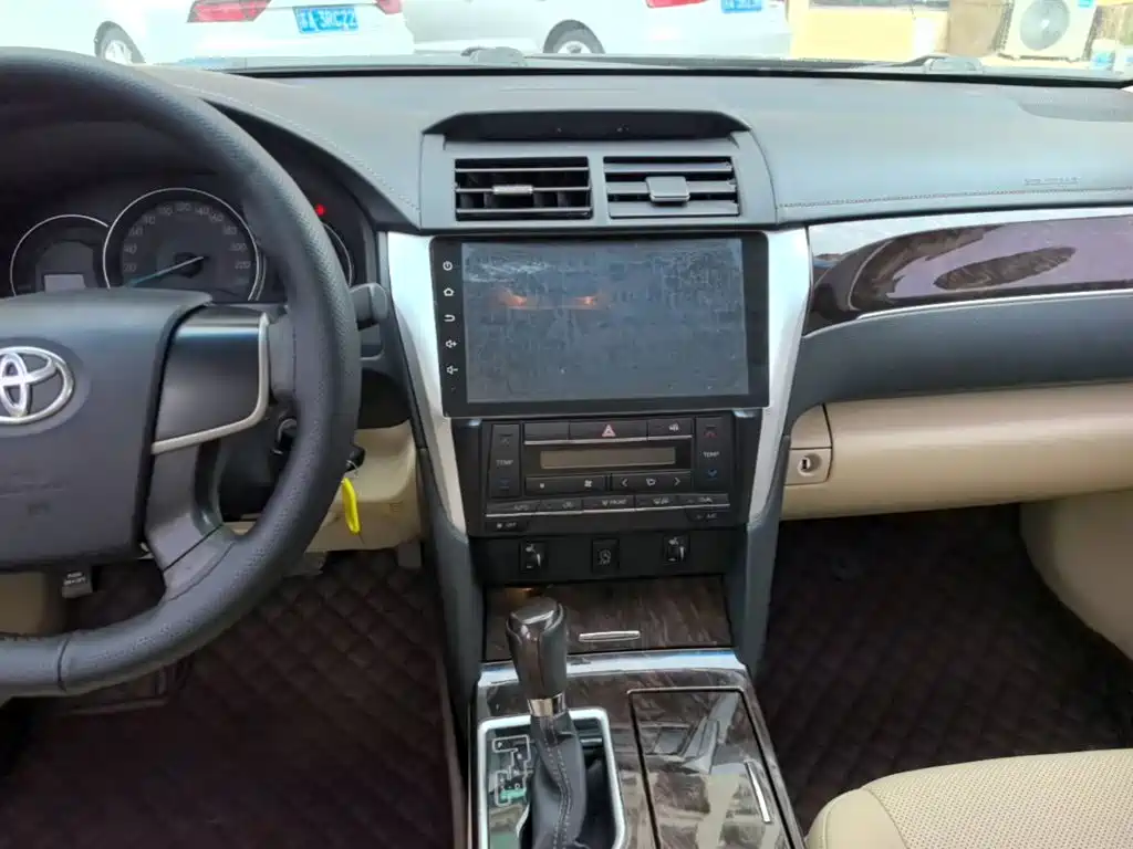 Toyota Camry — миниатюра 13